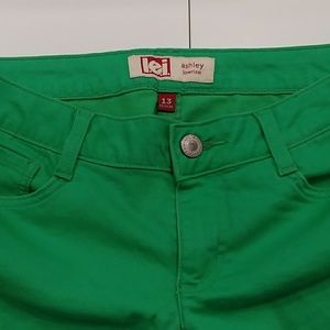 L.E.I zipper capri pants Size 13